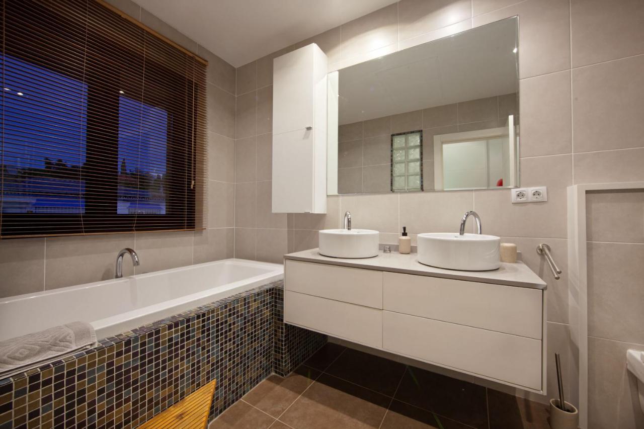 Modern Villa Close To Costabella Beach 马尔韦利亚 外观 照片