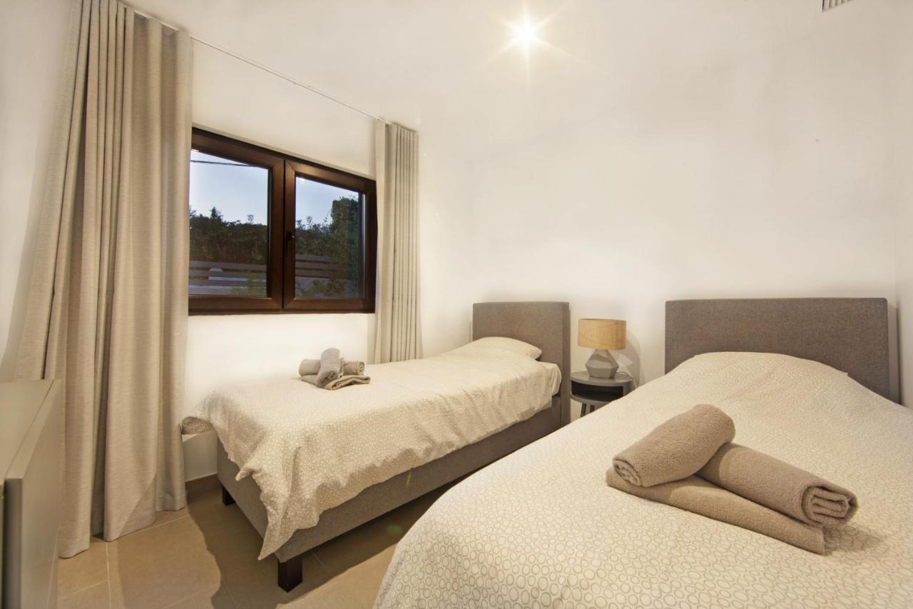 Modern Villa Close To Costabella Beach 马尔韦利亚 外观 照片